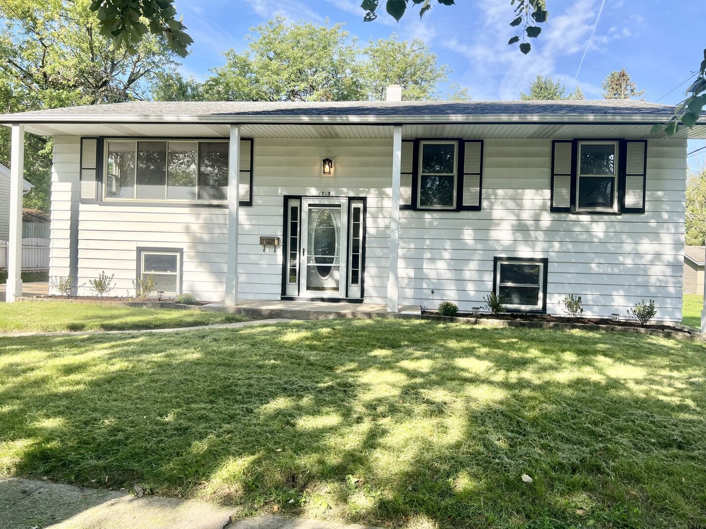 Property Photo:  1713 Maple Avenue  IL 61008