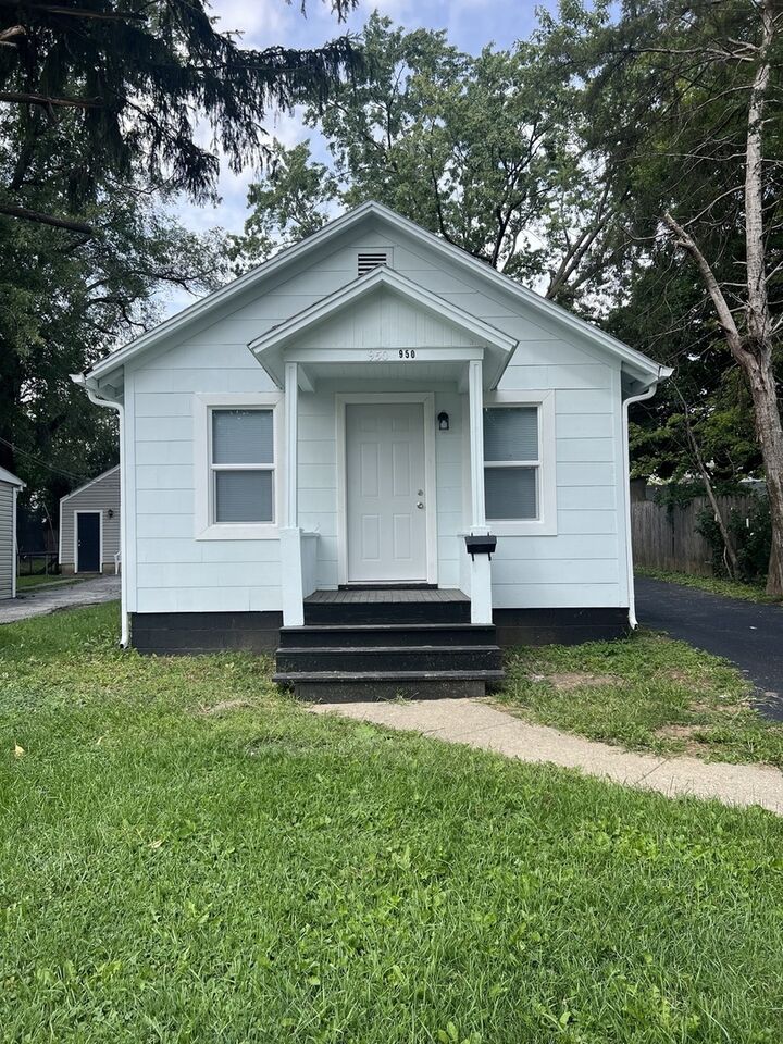 950 Harriet Avenue  Aurora IL 60505 photo