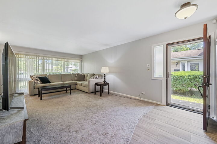 Property Photo:  25 Wilmette Avenue  IL 60025 