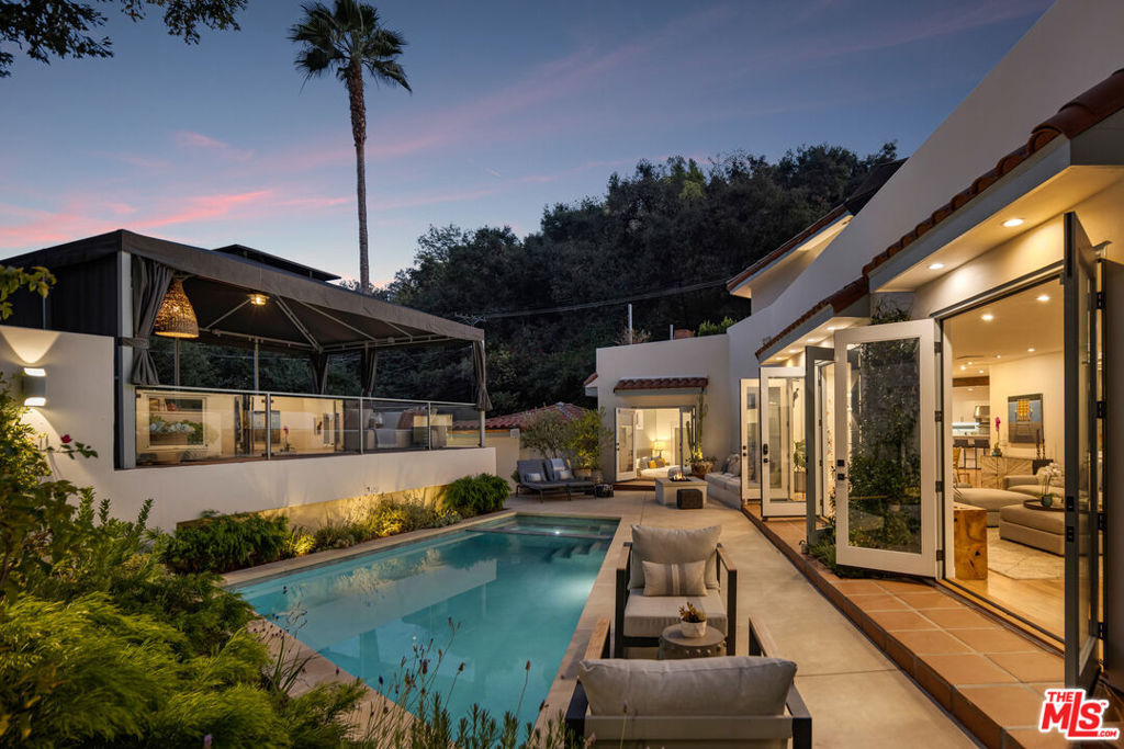 Property Photo:  8701 Wonderland Park Avenue  CA 90046 