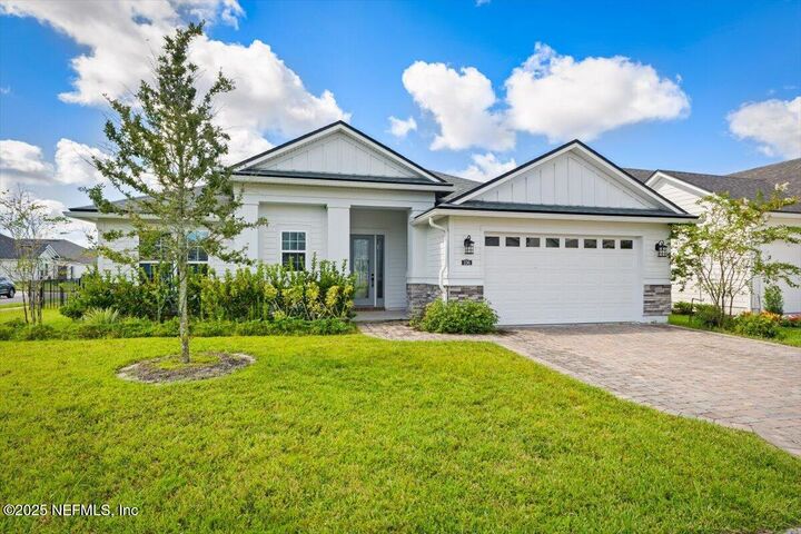 Property Photo:  106 Thatcham Drive  FL 32092 