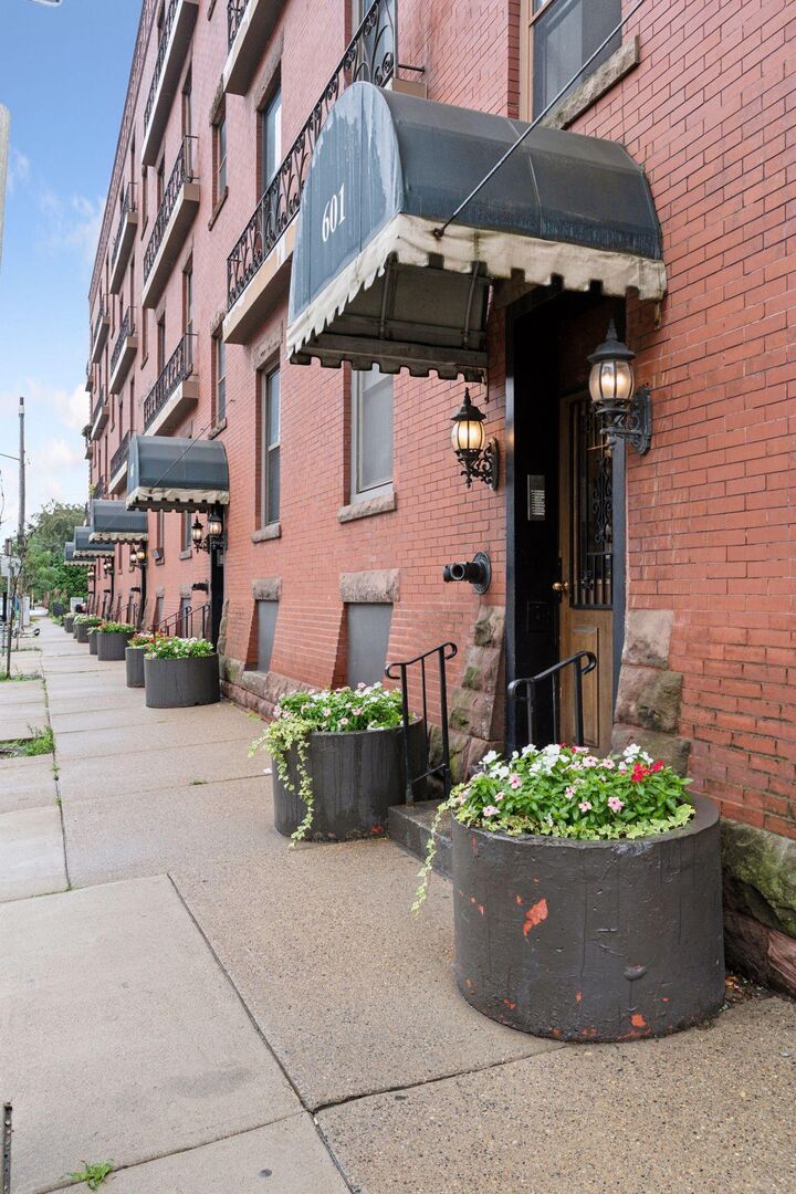 Property Photo: 601 S 9th Street 3 MN 55404