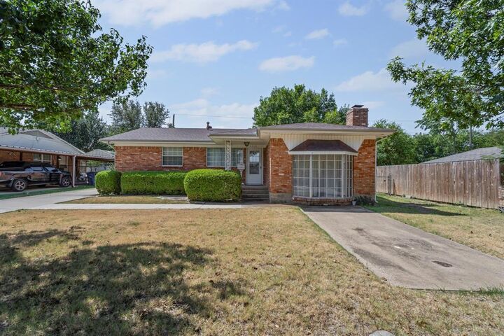 Property Photo: 4518 Moler Street TX 75211