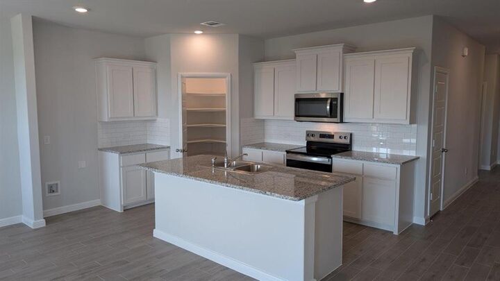 Property Photo: 916 Boll Weevil Drive TX 76031