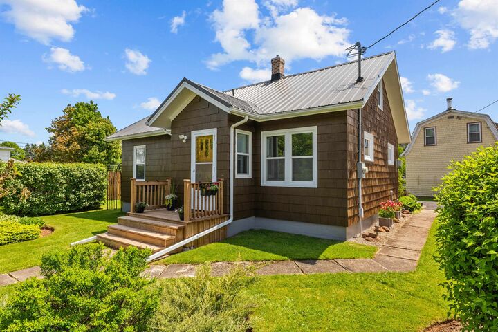 Property Photo: 5 School Street PE C0A 1W0