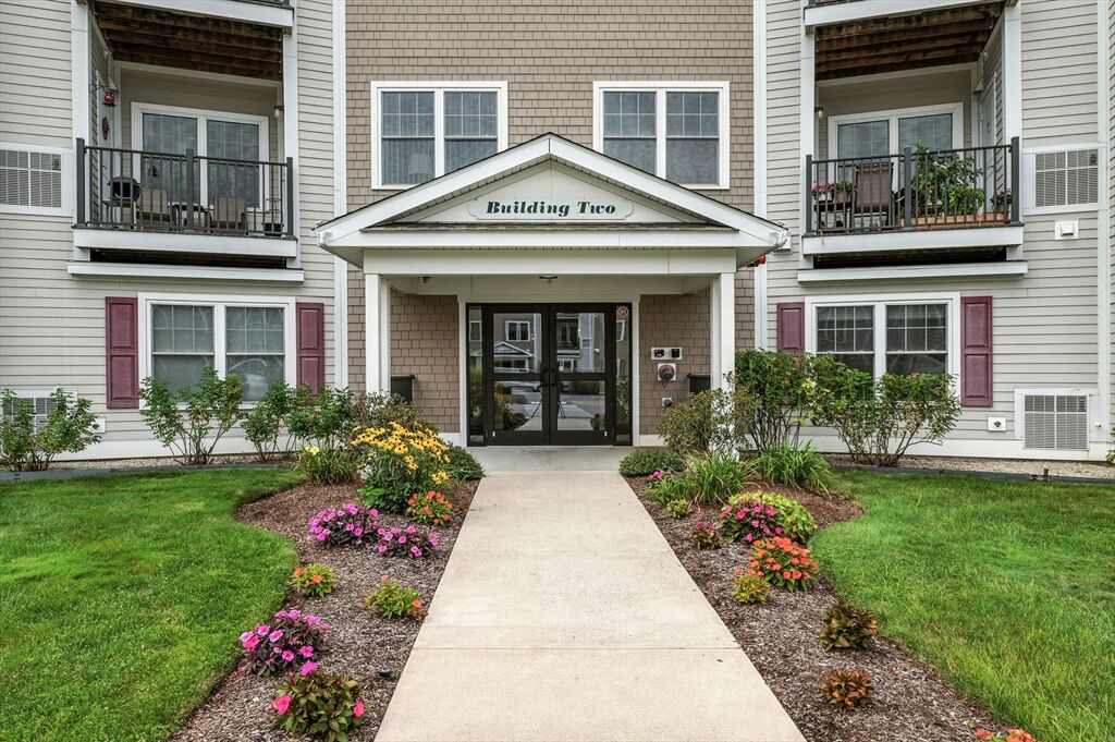 Property Photo:  360 Andover St 2101  MA 01923 