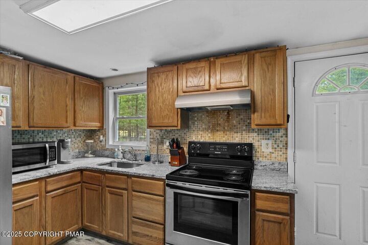 Property Photo:  2139 Lake Drive  PA 18332 