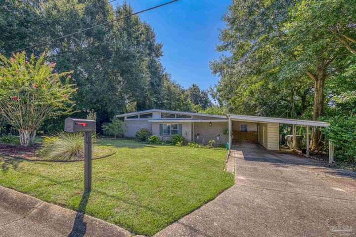 Property Photo:  921 Lagoon Dr  FL 32505 