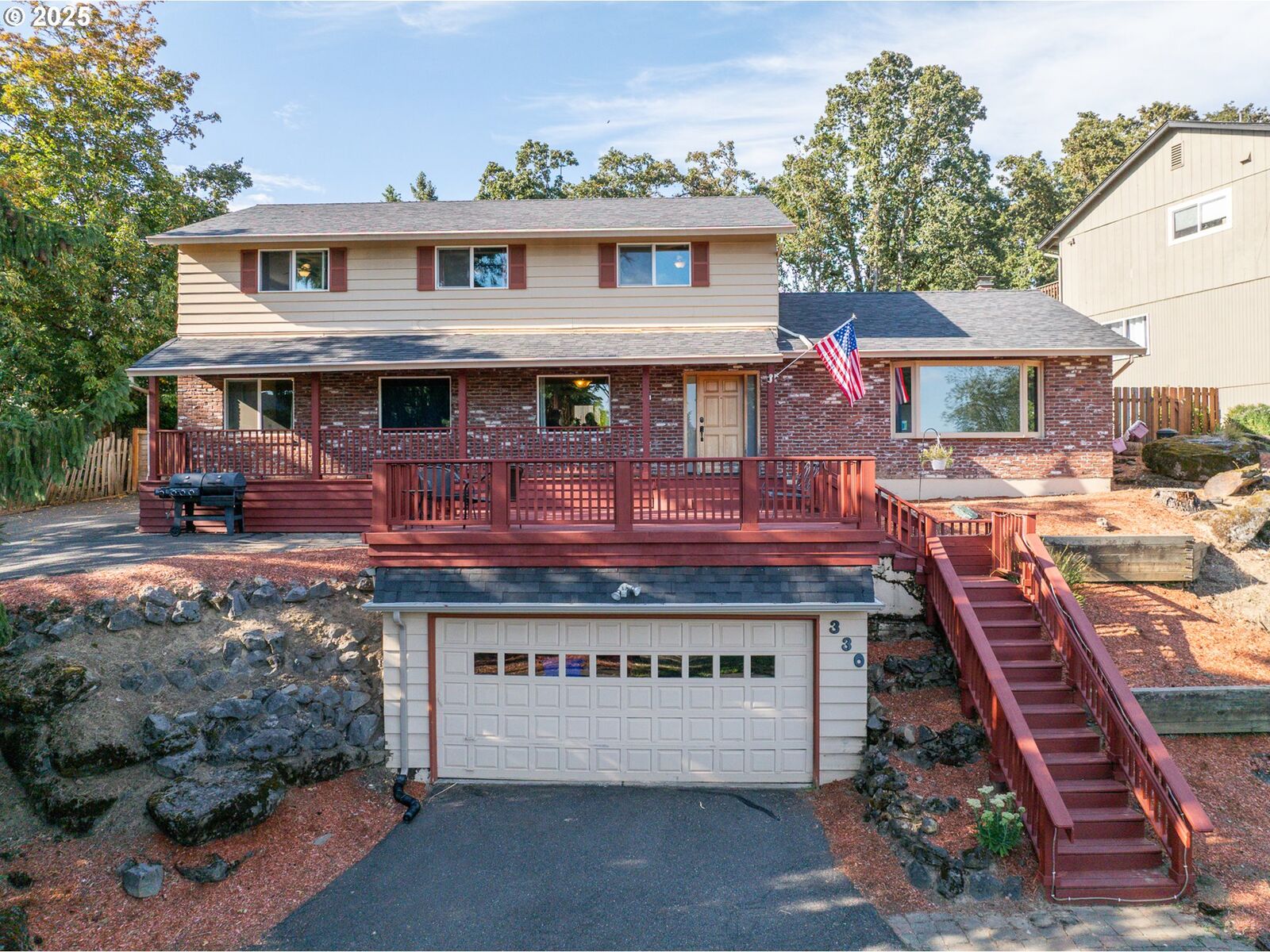 Property Photo:  330 Patricia Dr  OR 97027 