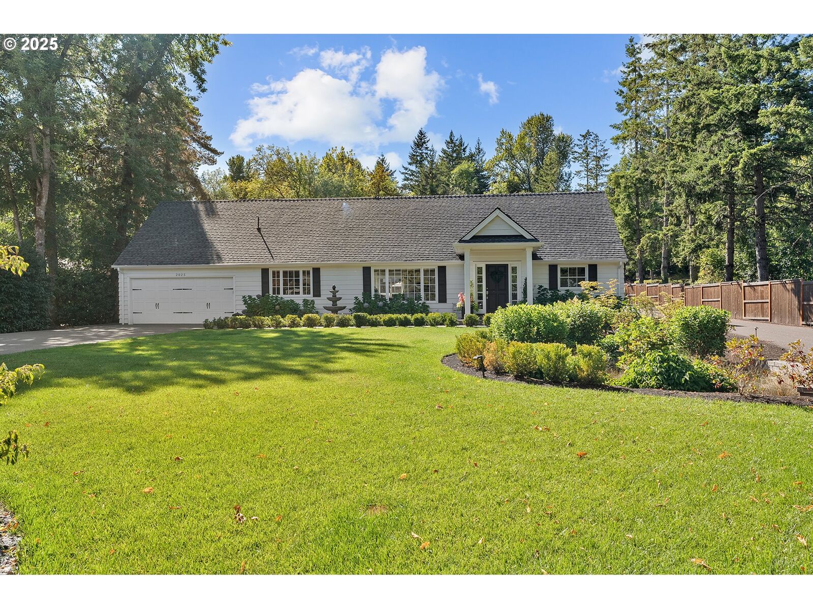 Property Photo: 2025 Wembley Park Rd OR 97034