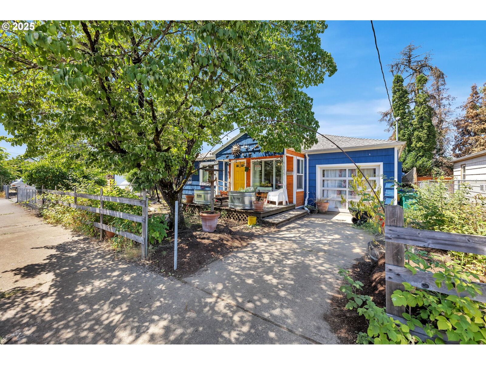 Property Photo:  6605 SE 83rd Ave  OR 97266 