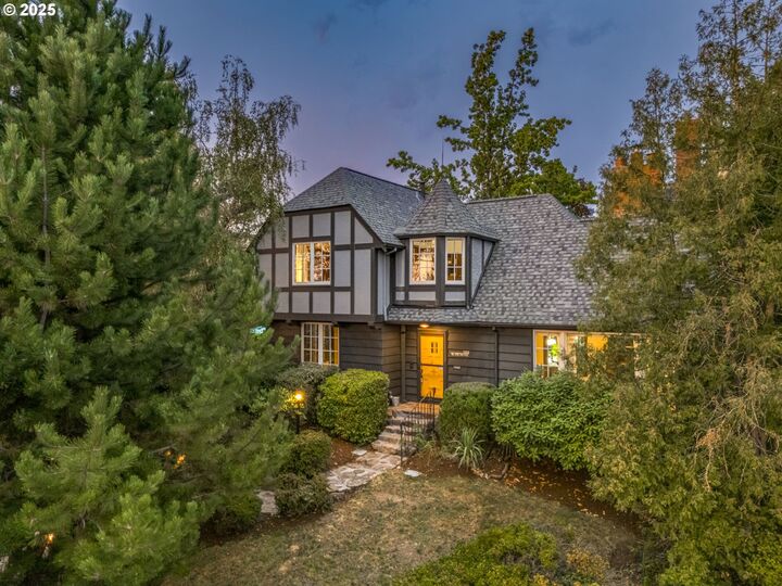 Property Photo:  3000 NE 41st Ave  OR 97212 