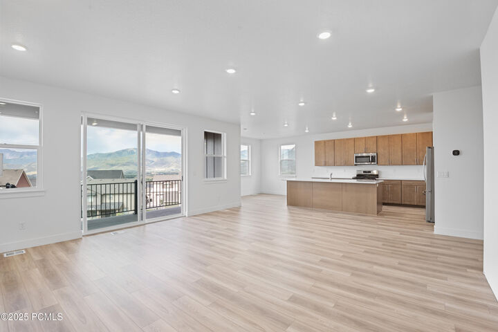 Property Photo: 2455 N Meadowside Way UT 84032
