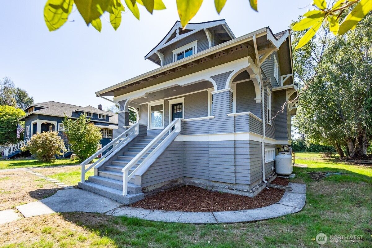 Property Photo:  18520  Main Street  WA 98238