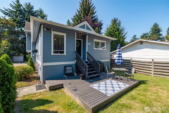 Property Photo:  524  Myrtle Street C + D  WA 98257 