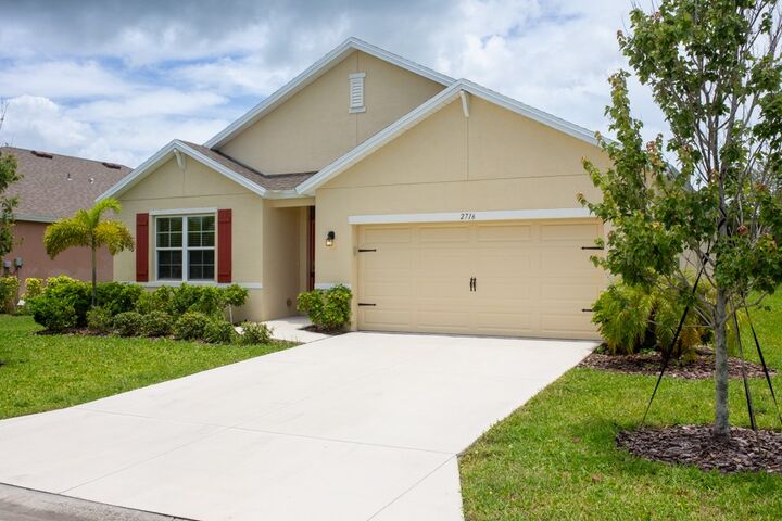 Property Photo: 2716 Granville Manor SW FL 32968