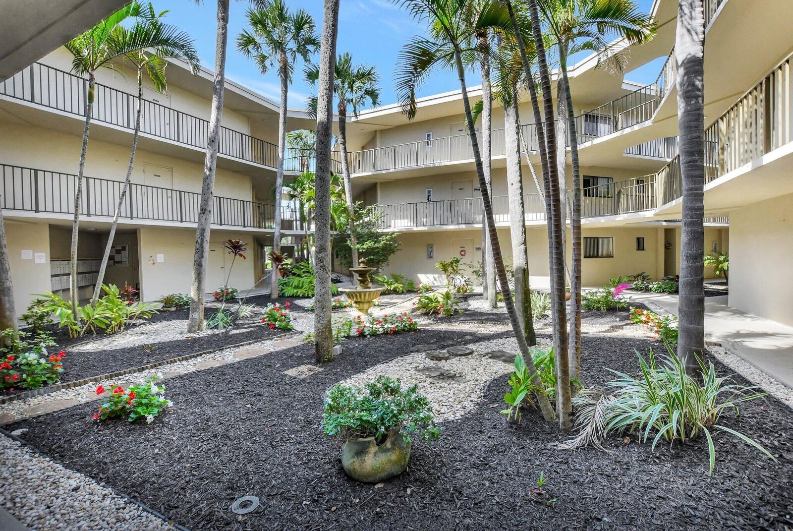 Property Photo: 5340 Las Verdes Circle 208 FL 33484
