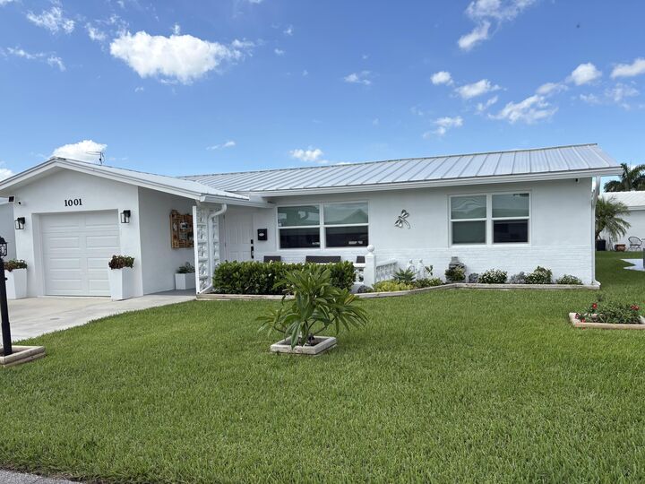 Property Photo:  1001 SW 6th Avenue  FL 33426 
