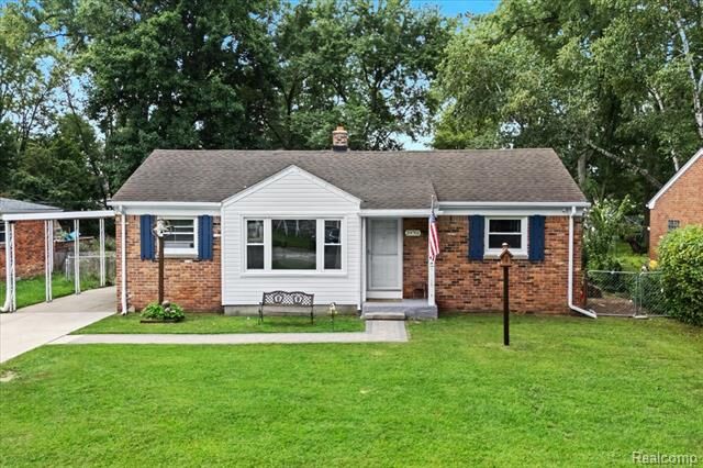 Property Photo:  29701 Bretton Street  MI 48152 