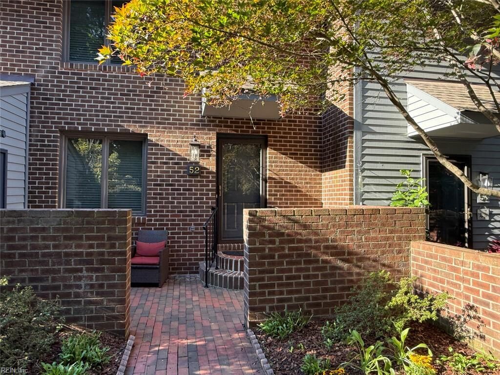 Property Photo: 2133 S Henry St 52 VA 23185