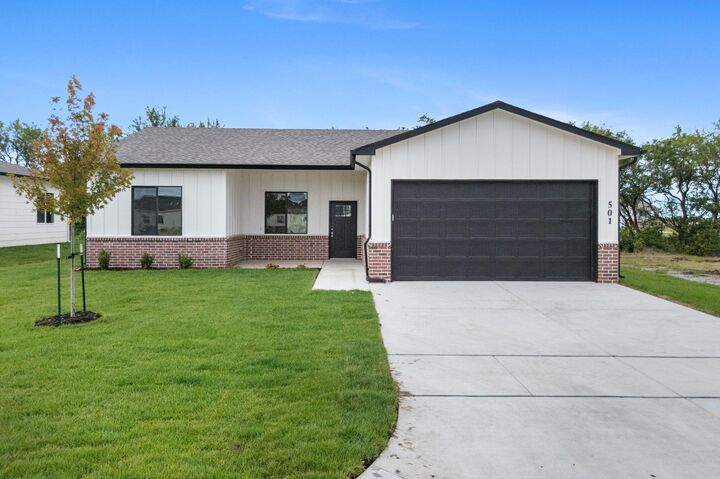 Property Photo: 501 E Elmwood St KS 67147