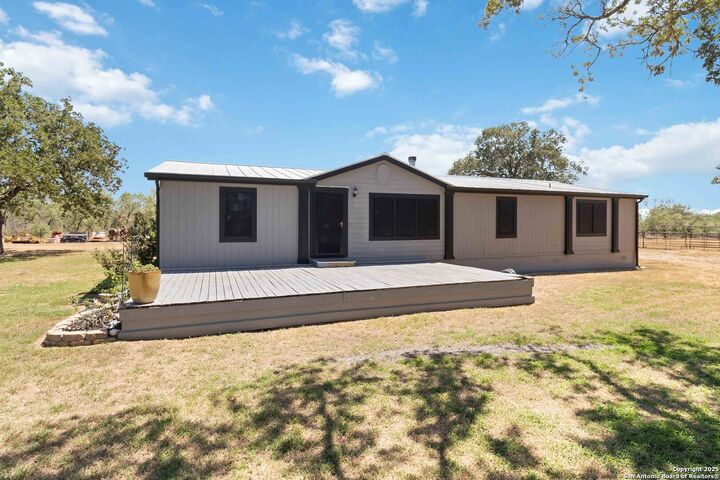 Property Photo:  303 County Road 425  TX 78160 