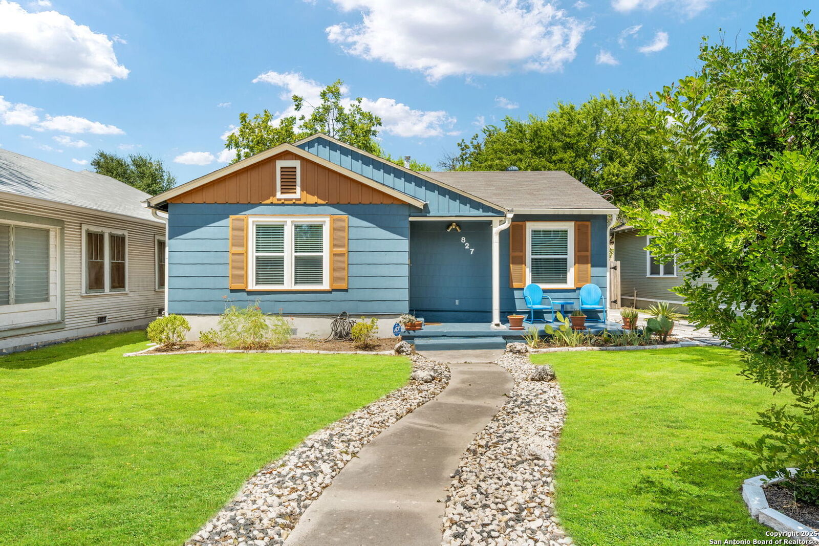 Property Photo: 827 W Lynwood Ave TX 78212