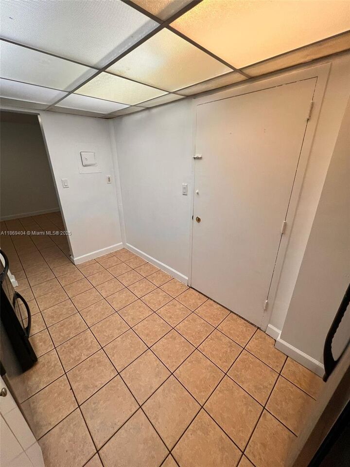 Property Photo: 1800 Sans Souci Blvd 106 FL 33181