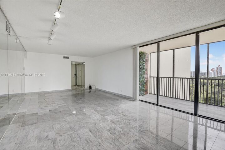 Property Photo: 20379 W Country Club Dr 1639 FL 33180