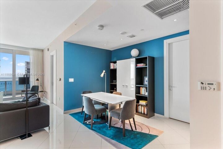 Property Photo: 200 Biscayne Boulevard Way 4804 FL 33131