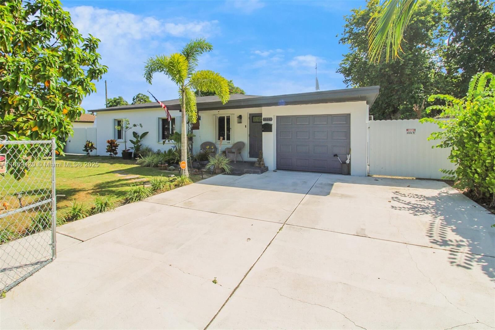 Property Photo:  14440 Monroe St  FL 33176 