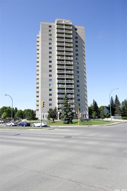 Property Photo:  3520 Hillsdale Street 204  SK S4S 5Z5 