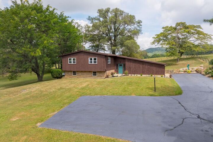 Property Photo: 623 Rocky Road OH 45601