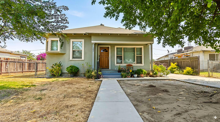 704 N Divisadero Street  Visalia CA 93291 photo