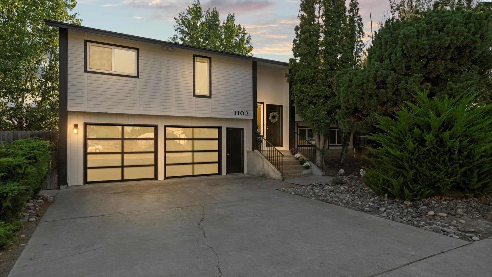 Property Photo: 1102 S Lincoln Street WA 99338