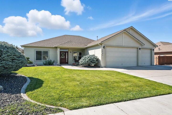 Property Photo: 8901 W Clearwater Place WA 99336