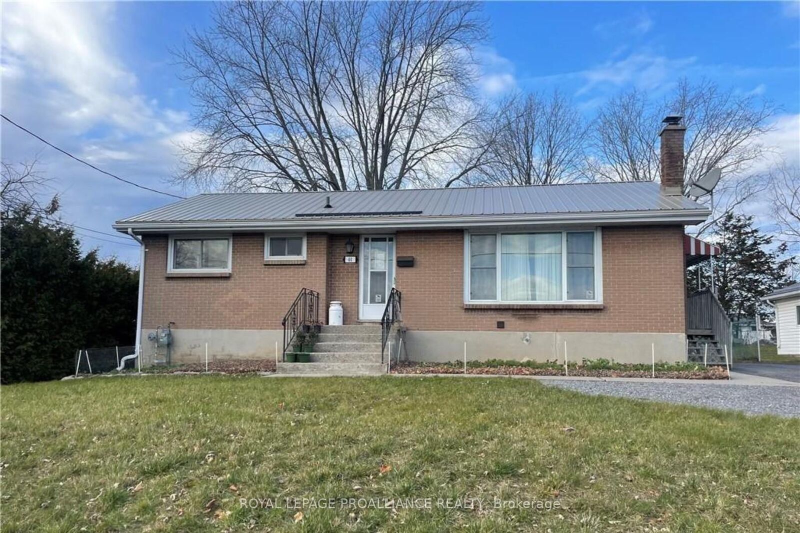 Property Photo: 44 North Park Gardens A ON K8P 2M3