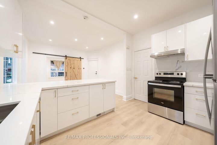 Property Photo: 129 Balsam Avenue S ON L8M 3B4