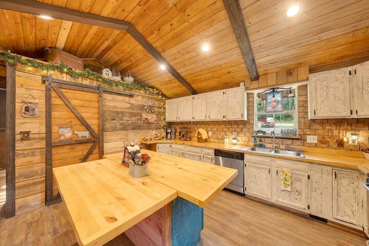 Property Photo: 1200 No. 2 Hill Rd AL 35578