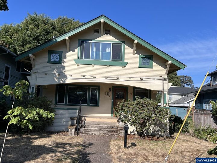 Property Photo:  930 Lawrence St  OR 97401 