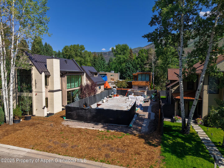 Property Photo:  622 W Smuggler Street  CO 81611 