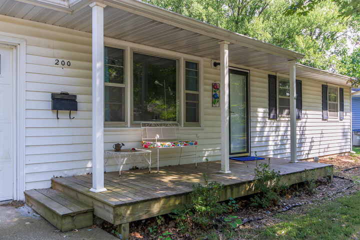 Property Photo:  200 Reed St  MO 65240 