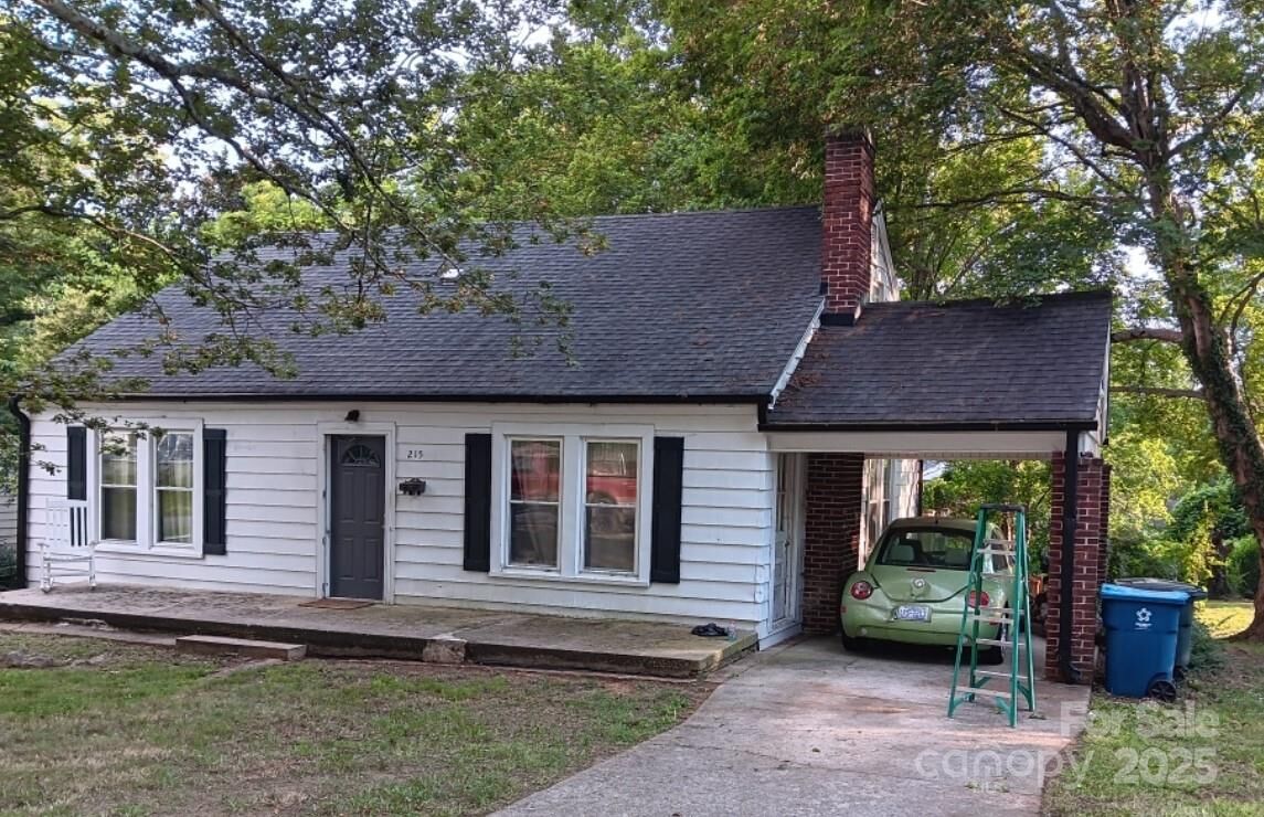 Property Photo:  215 W 10th Street W  NC 28144