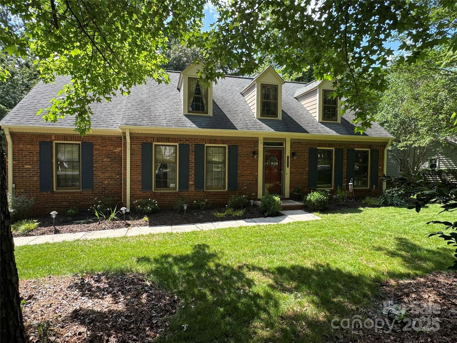 Property Photo: 1010 Thornsby Lane NC 28105
