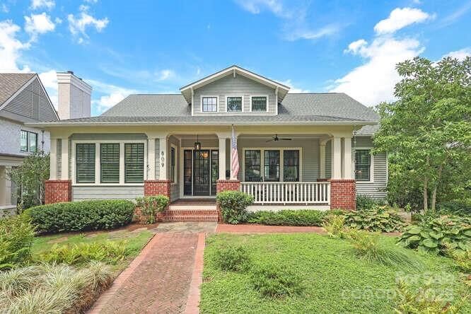Property Photo:  809 Mt Vernon Avenue  NC 28203 