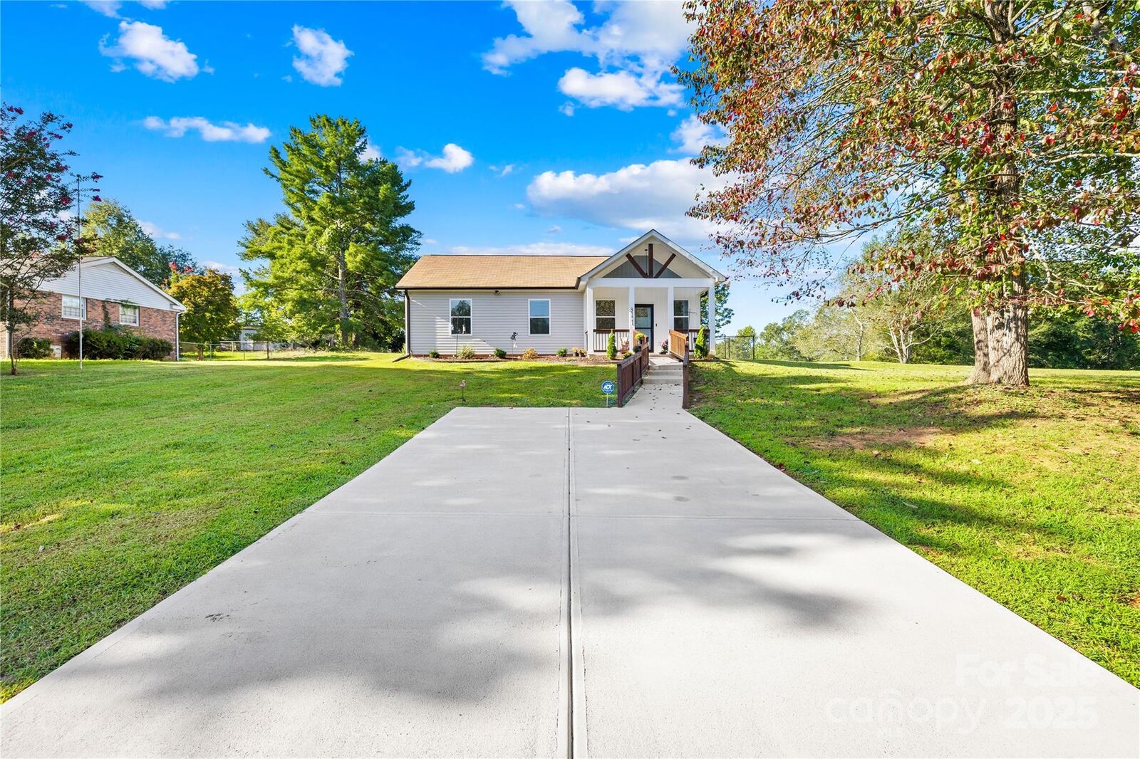 Property Photo:  3121 Suffolk Drive  NC 28152 