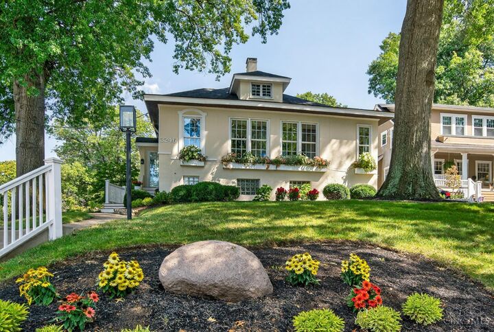3246 Observatory Avenue  Cincinnati OH 45208 photo