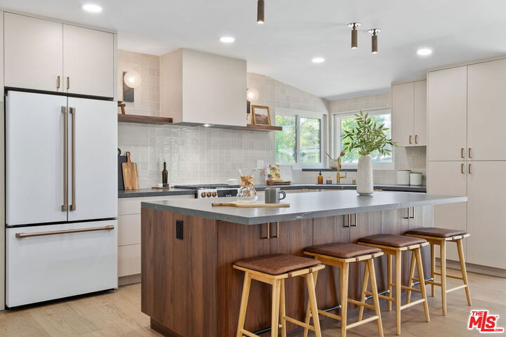 Property Photo:  22946 Brenford St  CA 91364 