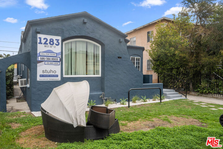 Property Photo: 1283 W 36th St CA 90007