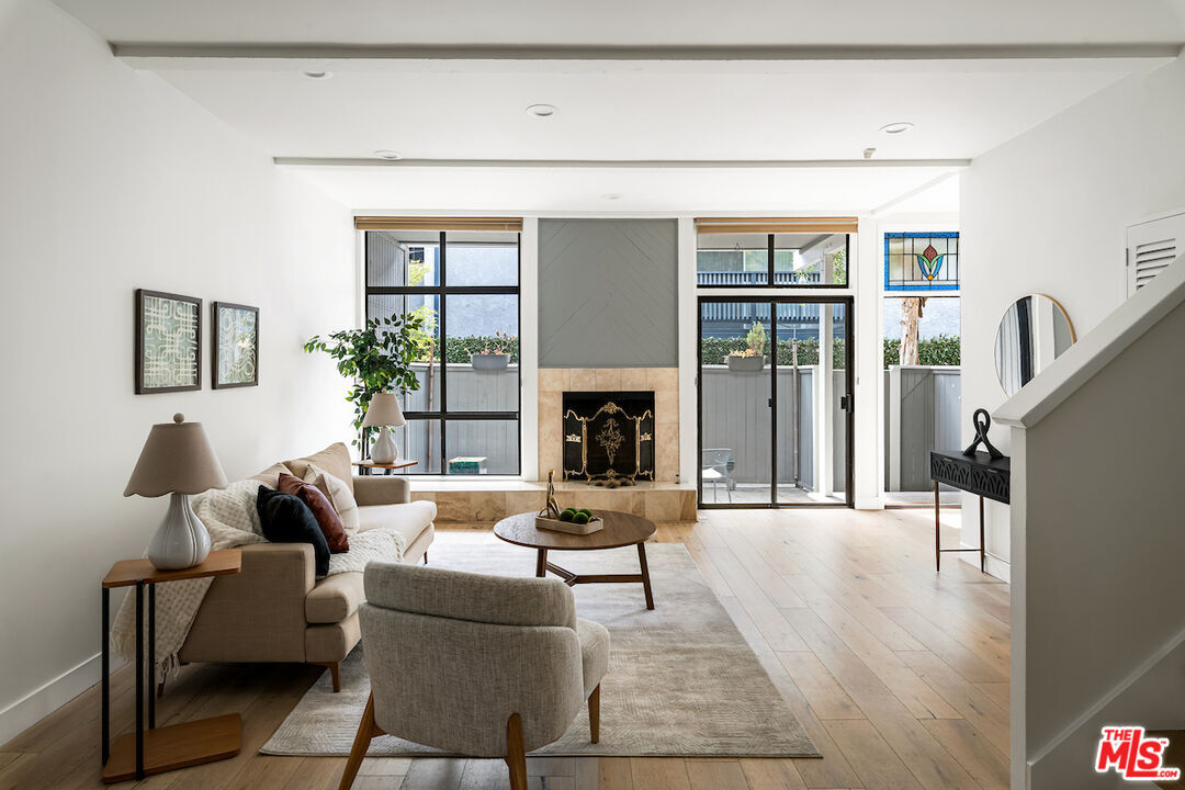 Property Photo: 1425 Stanford St CA 90404